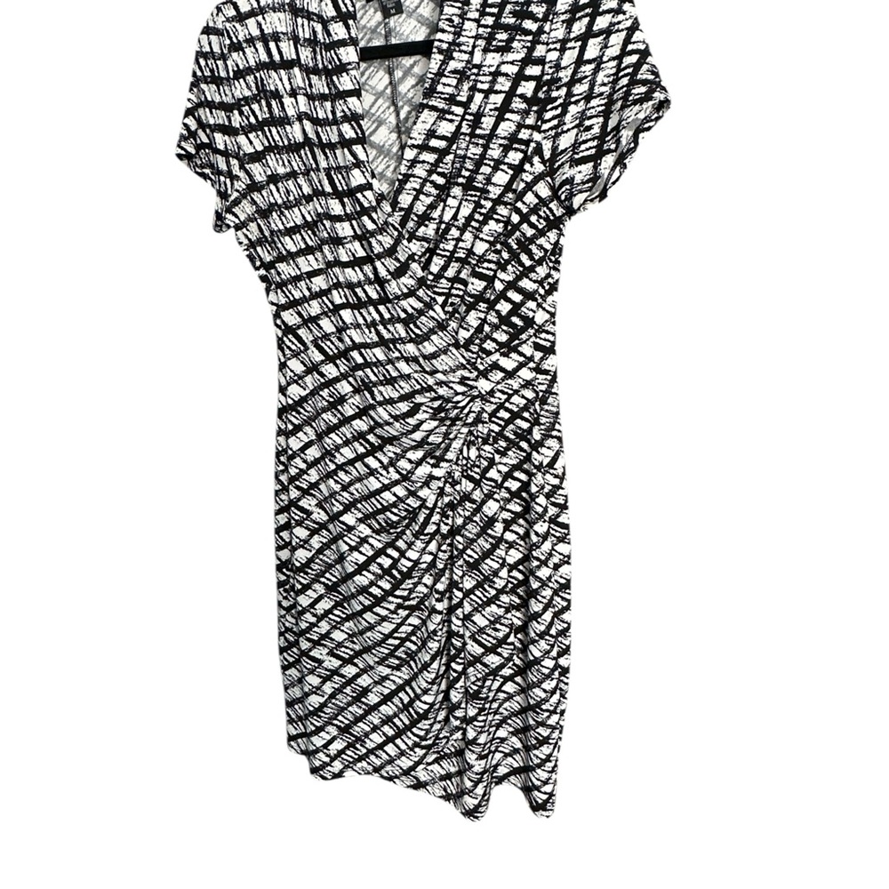 Karen Kane Monochrome Abstract Dress - Picture 3 of 8